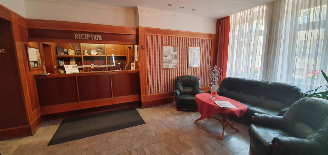 Hotel "Stadt Koethen" Koethen  Exteriör bild