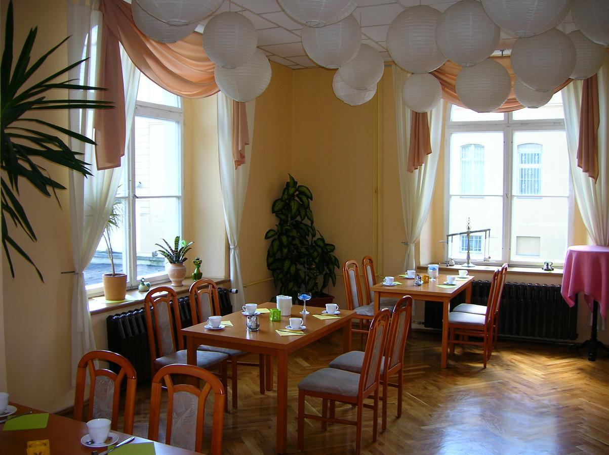 Hotel "Stadt Koethen" Koethen  Exteriör bild