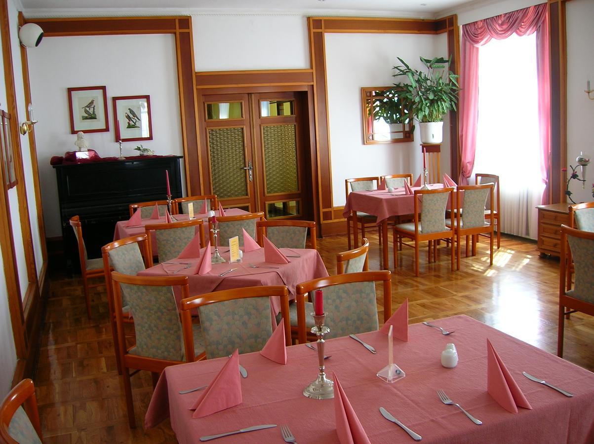 Hotel "Stadt Koethen" Koethen  Exteriör bild