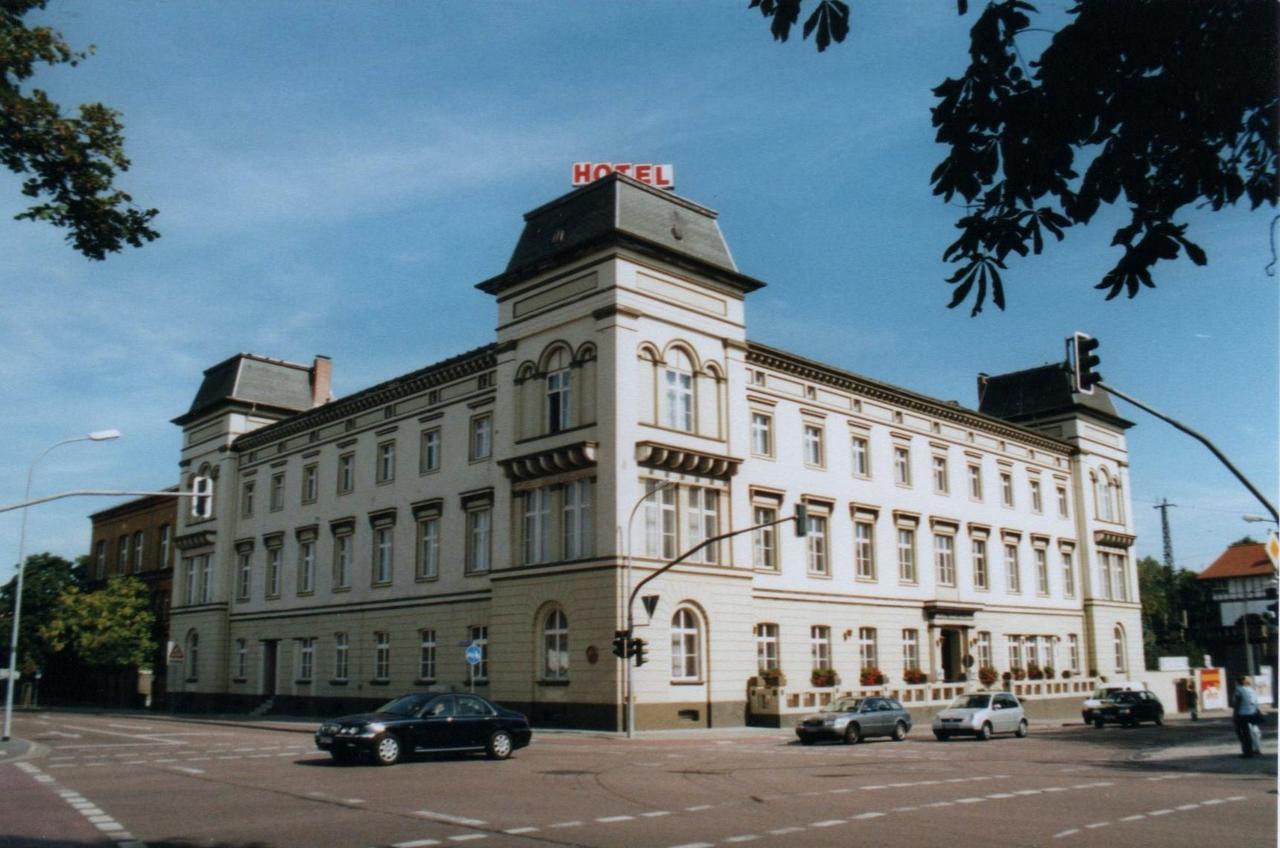 Hotel "Stadt Koethen" Koethen  Exteriör bild