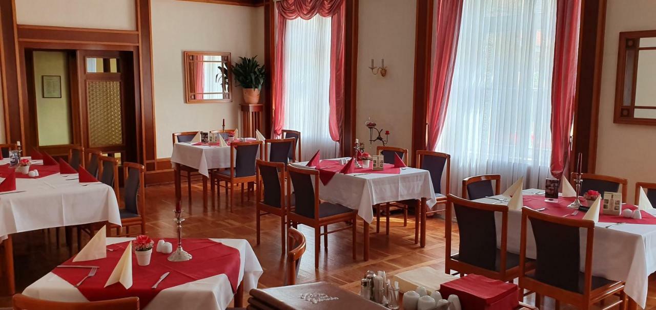 Hotel "Stadt Koethen" Koethen  Exteriör bild