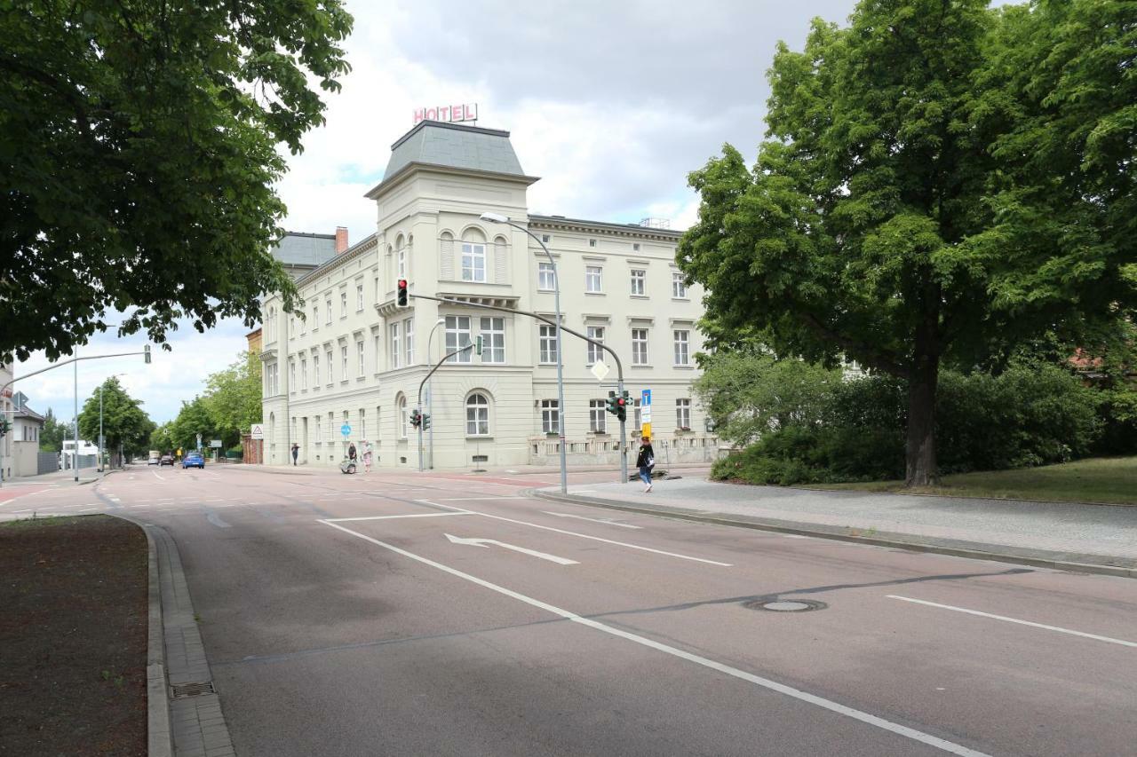 Hotel "Stadt Koethen" Koethen  Exteriör bild