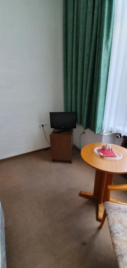Hotel "Stadt Koethen" Koethen  Exteriör bild