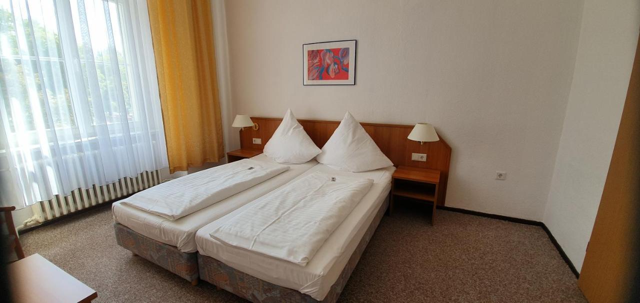 Hotel "Stadt Koethen" Koethen  Exteriör bild