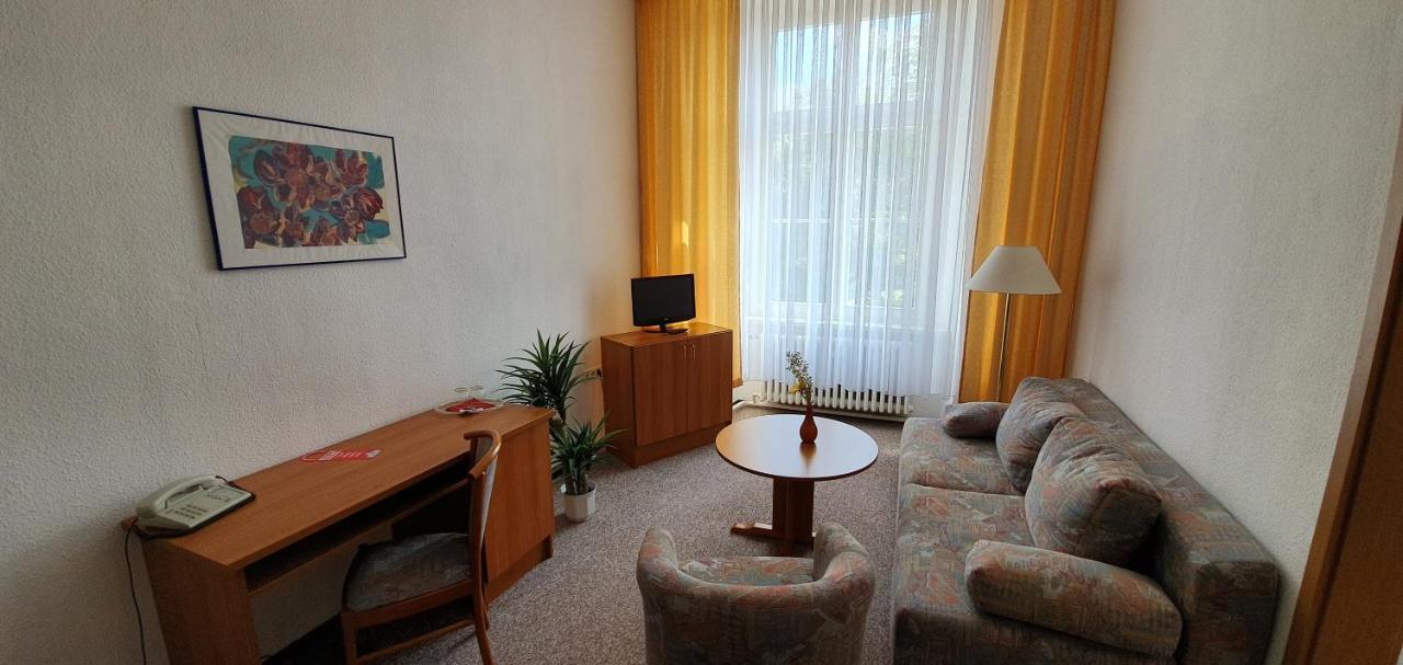 Hotel "Stadt Koethen" Koethen  Exteriör bild